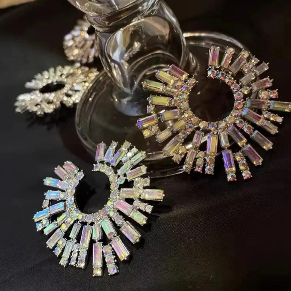 OPULENT CRYSTAL STARDUST EARRINGS - Picture 4 of 15